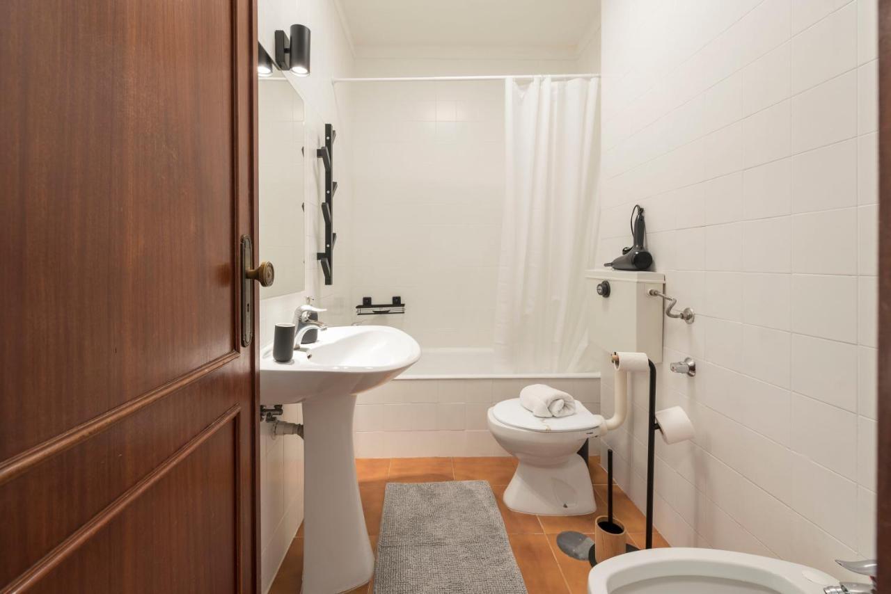 Lovelystay - Newly Decorated 2Br Flat With Free Parking Vila Nova de Gaia Buitenkant foto
